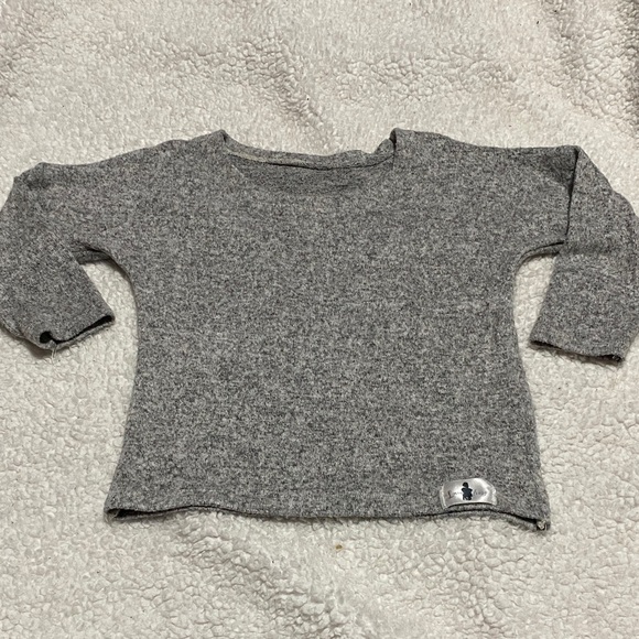 Lanie and Avery girls size 3T -4T boutique soft grey sweater - Picture 7 of 15